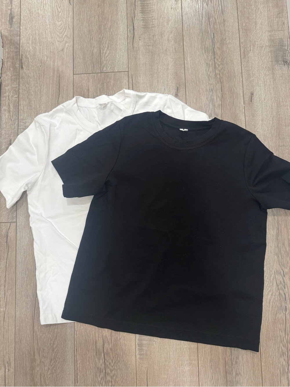 BUNDLE- Arket heavyweight Crewneck Tee in Black and White - Picture 3 of 4